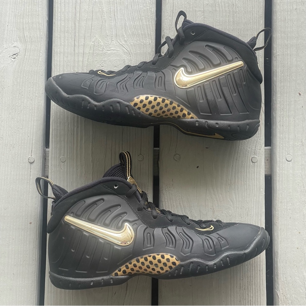 Nike Kids Black and Gold Sneakers